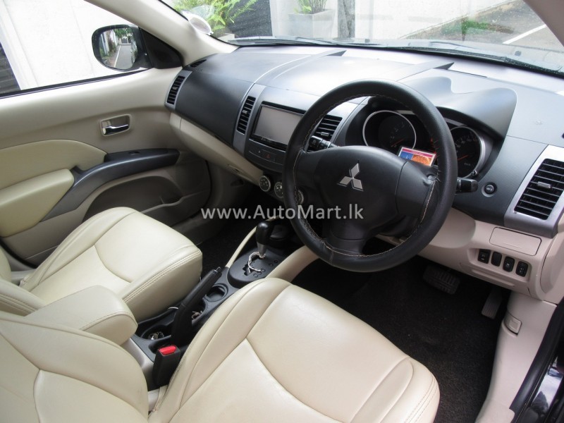Image of Mitsubishi OUT LANDER 2012 Jeep - For Sale
