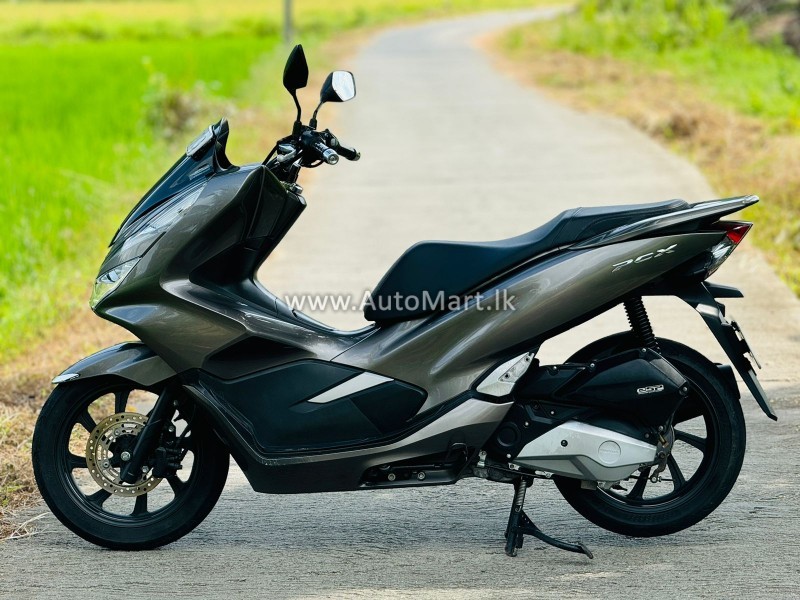 Image of Honda HONDA PCX ANJEL LIGHT 125   BIW  2020 2019 Motorcycle - For Sale