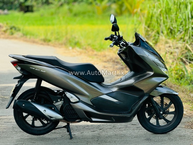 Image of Honda HONDA PCX ANJEL LIGHT 125   BIW  2020 2019 Motorcycle - For Sale